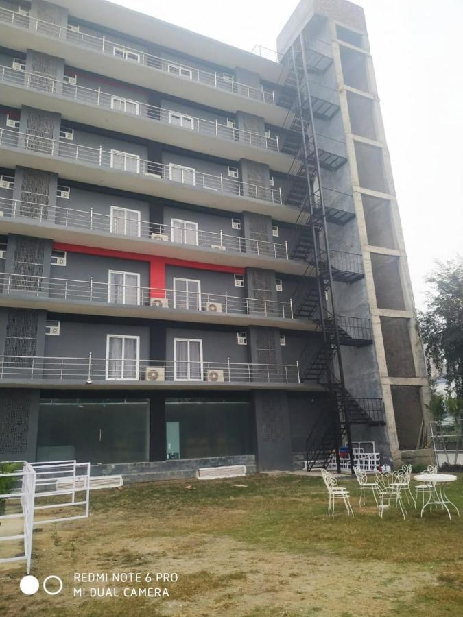 Hotel Aarkay Palace Badarpur Екстер'єр фото