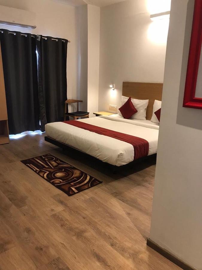 Hotel Aarkay Palace Badarpur Екстер'єр фото
